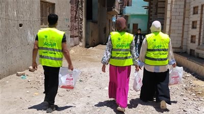  إستكمال نحر وتوزيع اللحوم على الأولى بالرعاية بالفيوم