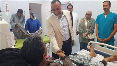وكيل صحة شمال سيناء يوجه بحل مشكلة مريض لصرف علاجه على نفقة الدولة 
