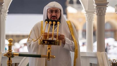 إمام المسجد الحرام يكشف علامات الحج المبرور