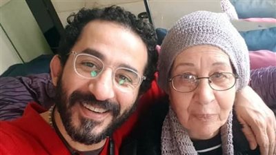 الفنان أحمد حلمي يعلن عدم إقامة عزاء لوالدته.. تفاصيل 
