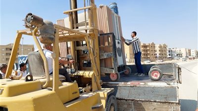 جهاز العاشر من رمضان يكثف حملات إزالة الإشغالات بالمحاور الرئيسية والأحياء السكنية