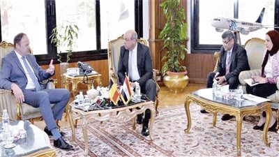 مباحثات مصرية بلجيكية لتعزيز الربط الجوى والشحن بين البلدين