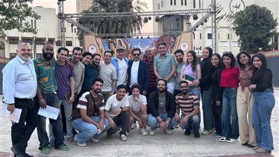 رئيس المهرجان القومي للمسرح المصري يتابع استعدادات عرض 