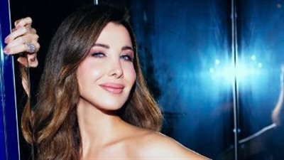 نانسي عجرم تشعل المسرح بألوان السماء الممزوج بزهور الربيع