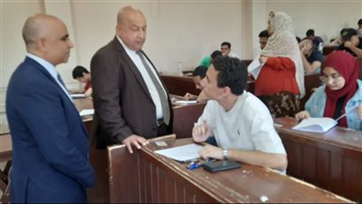 نائب رئيس جامعة القاهرة يتفقد امتحانات نهاية العام 2026 