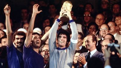 زينجا.. الحارس الإيطالي الذي صنع رقمًا تاريخيًا في كأس العالم لا يزال صامدًا حتى اليوم