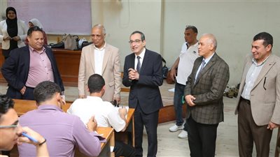 رئيس جامعة الفيوم يتفقد سير الامتحانات بعدد من الكليات
