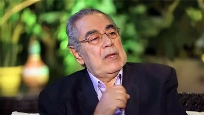 صبري عبدالمنعم باكيًا: أصدقائي الذين بقوا بجانبي لا يتجاوزون أصابع اليد