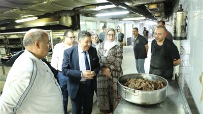 نائب رئيس جامعة الأزهر يتفقد المدينة الجامعية للطالبات