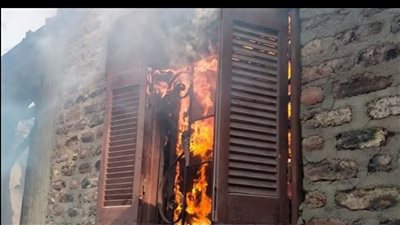 السيطرة على حريق شب في مخزن بمركز نقادة بقنا 