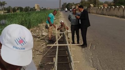 شباب البدرشين ينفذون سور أمان على ترعة المريوطية بين قريتي أبوصير والعزيزية