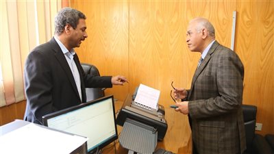 ​نائب رئيس جامعة الفيوم يتفقد مركز القياس والتقويم 
