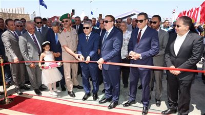 رئيس هيئة قناة السويس ومحافظ بورسعيد يشهدان افتتاح كوبرى النصر العائم 2 للربط بين مدينتي بورسعيد وبورفؤاد