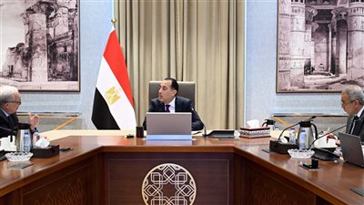 رئيس الوزراء يتابع مع نائبه خطة إعادة هيكلة الهيئات الاقتصادية