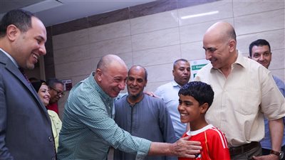 الخطيب يطمئن على تطورات الحالة الصحية لـ«مشجع الأهلي»
