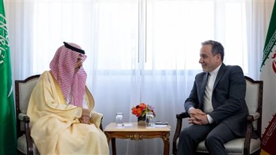 وزير خارجية إيران يبحث مع نظيره السعودي آخر المسارات الدبلوماسية لخفض التوتر