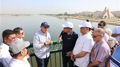 وزير الري ومحافظ المنيا يتفقدان أعمال تطهير النيل وترعة الإبراهيمية وعدداً من المشروعات المائية