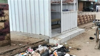 القمامة تحاصر شوارع الدقهلية وتزاحم أرغفة الخبز