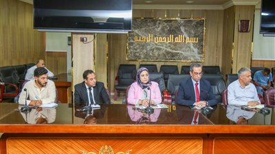 محافظ كفرالشيخ يترأس اجتماعًا موسعًا لحصر المحال غير المرخصة وتوفيق أوضاعها