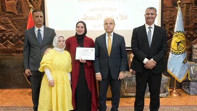محافظ الغربية يكرم الامهات المثاليات ويؤكد : الأم المصرية أساس بناء الوطن