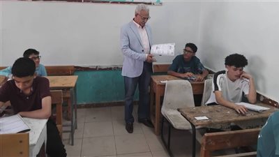 طلاب الإعدادية يؤدون امتحانات المواد غير المضافة بالإسماعيلية
