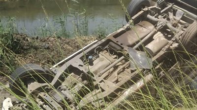 إصابة أم و3 من أبنائها إثر حادث انقلاب سيارة في ترعة بقنا 
