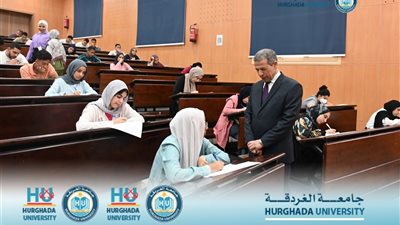 رئيس جامعة الغردقة يتابع امتحانات الفصل الدراسي الثاني بكليتى الألسن والحاسبات والذكاء الاصطناعي