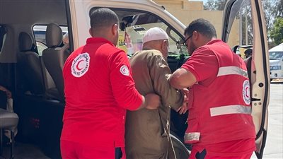 الهلال الأحمر المصري  يستقبل الدفعة 47 من المصابين الفلسطينيين.. صور