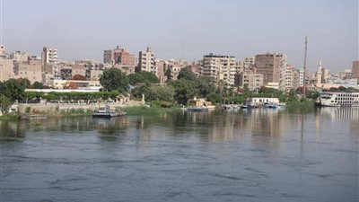 شحوط باخرة نيلية في عرض نهر النيل بالمنيا
