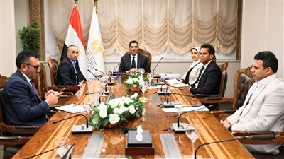 وزير الرياضة يناقش جاهزية الشركات المسؤلة عن تطبيق الكود الطبي بالموسم الرياضي الجديد