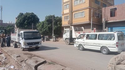  أسيوط: استمرار رفع المخلفات والقمامة خلال حملات نظافة بمركز أبنوب