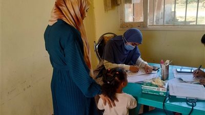 قافلة شاملة لجامعة قناة السويس بقرية فنارة تقدم خدماتها الطبية والتوعوية للأهالي 