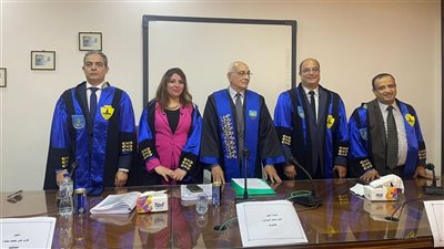 نقيب الإعلاميين مناقشًا ومحكمًا رسالة دكتوراه حول التناول الإعلامي لإصابات الملاعب بجامعة الإسكندرية