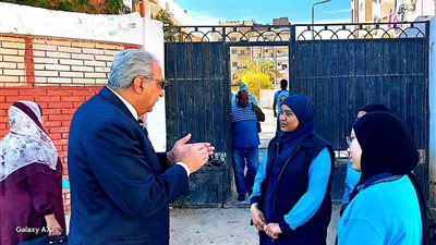 بكلمات داعمة.. مدير تعليم البحر الأحمر يساند طلاب الدبلومات الفنية أمام اللجان 