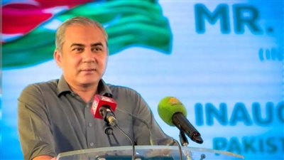 إعلام إيراني: وصول وزير الداخلية الباكستاني إلى طهران 