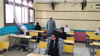 طلاب الأدبي يؤدون امتحاني القرآن الكريم والحديث بالثانوية الأزهرية 