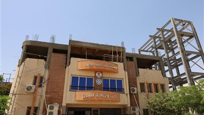 رئيس جامعة المنيا يتفقد أعمال التوسعات بمستشفى طب وجراحة العيون