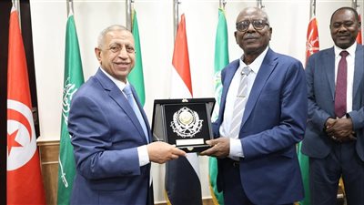 رئيس الأكاديمية العربية يستقبل وزير النقل السوداني لبحث التعاون المشترك