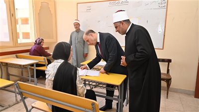 محافظ الغربية يتفقد لجان امتحانات الثانوية الأزهرية بطنطا 