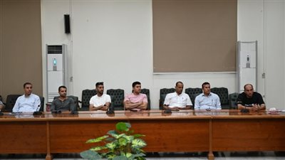 رئيس جهاز العاشر يتابع مشروعات الطرق والبنية التحتية