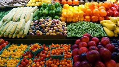 ارتفاع سعر الطماطم في الأسواق.. أسعار الخضار والفاكهة اليوم الاثنين 