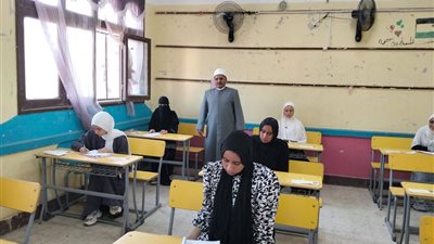 طلاب العلمي يؤدون امتحان الرياضيات البحتة بالثانوية الأزهرية