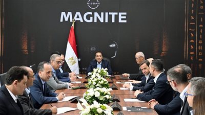 رئيس الوزراء يلتقي مسئولي شركة نيسان العالمية