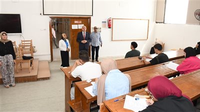 طلاب التمريض بجامعة قناة السويس يؤدون امتحانات نهاية العام الدراسي