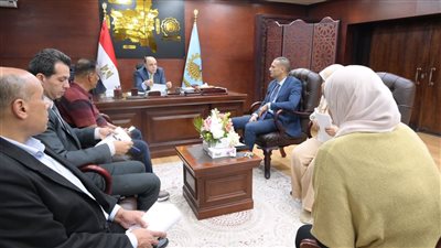 محافظ الغربية يستمع لمطالب المواطنين خلال اللقاء الأسبوعي