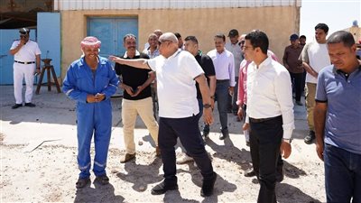 محافظ مطروح يتفقد المشروعات الإنتاجية والخدمية استعداداً لموسم الصيف