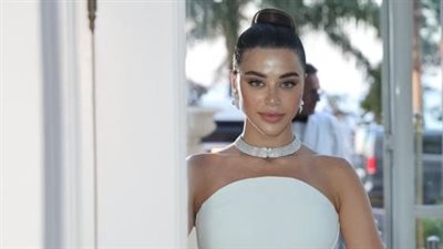 يارا السكري تثير الجدل بعد ظهورها بفستان أبيض