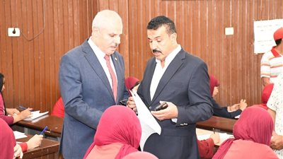 465 طالبًا وطالبة يؤدون امتحان علوم الرياضة جامعة قناة السويس