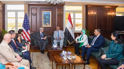 محافظ الإسكندرية والقائم بأعمال السفارة الأمريكية يستكشفان آفاق الاستثمار بالمنطقة الحرة