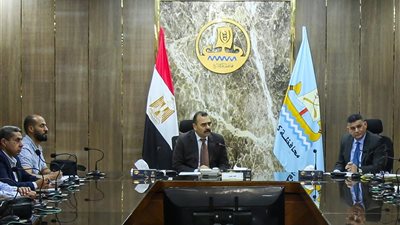 محافظ كفرالشيخ يوجه بتوفير قش الأرز لصالح إحدى الشركات لدعم الصناعات الصديقة للبيئة